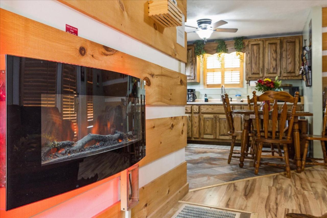 Smokey Max Chalet Сев'єрвілл Екстер'єр фото